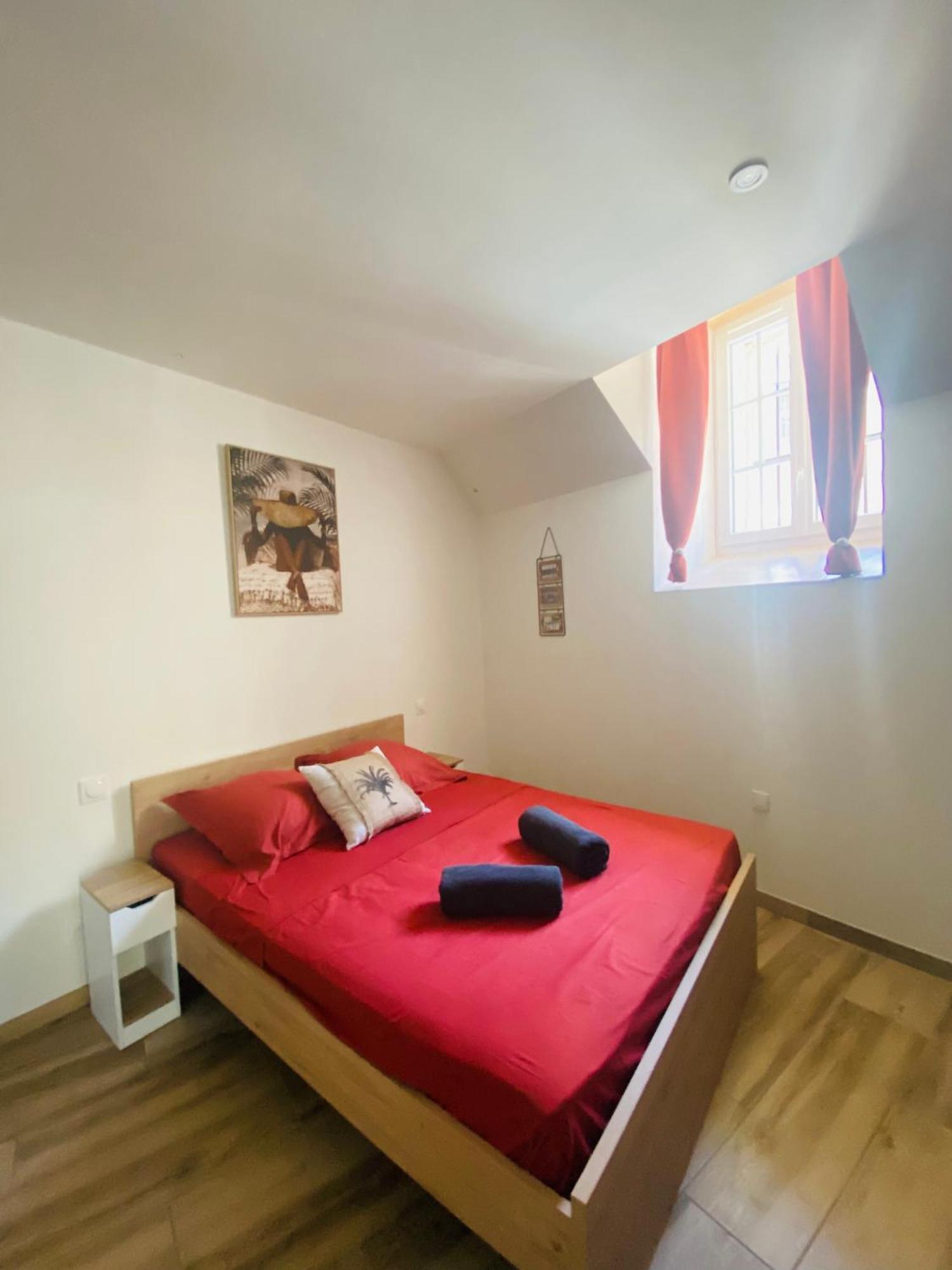 Les Appartements Du Vieux Poussan Extérieur photo