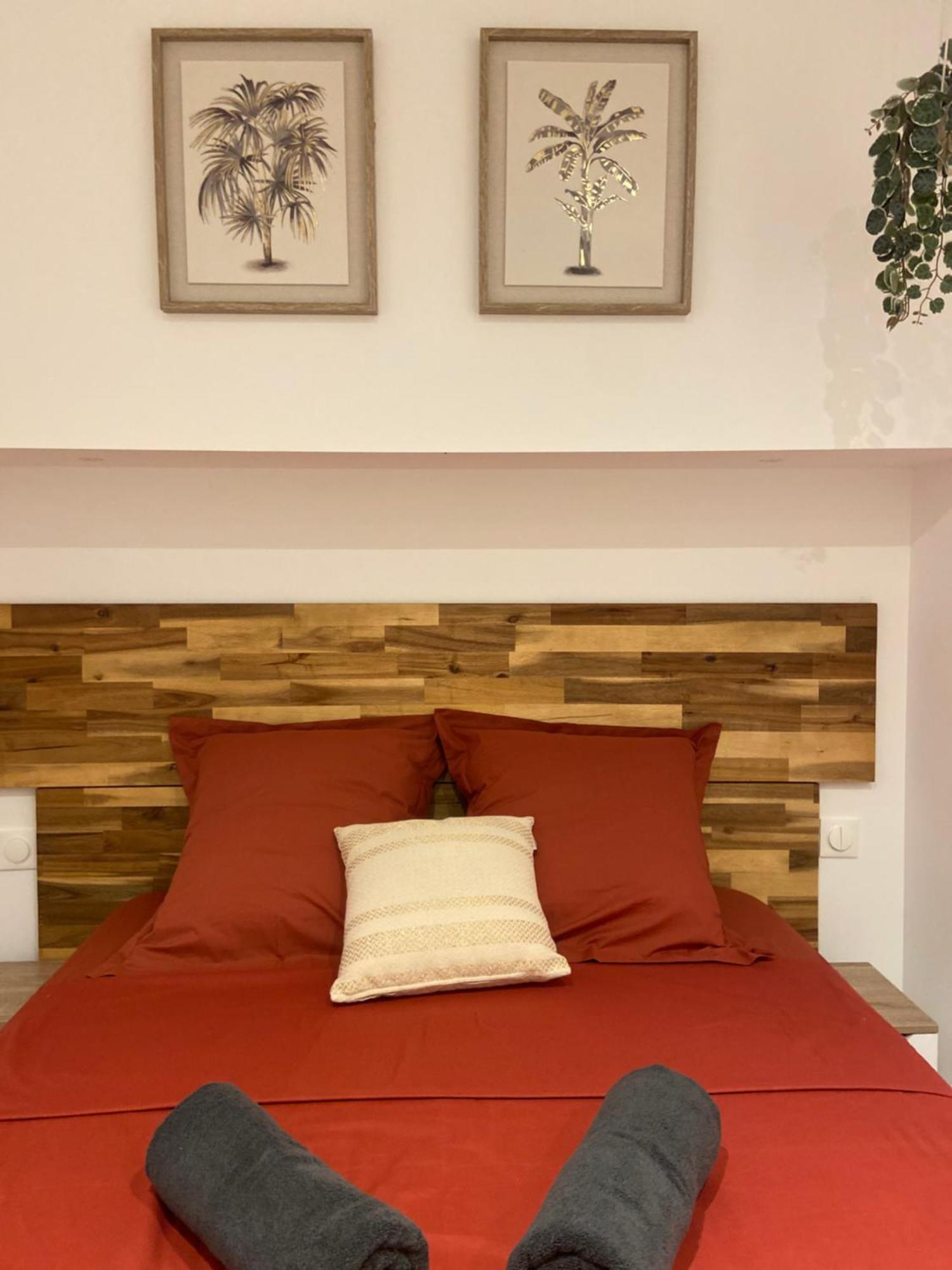 Les Appartements Du Vieux Poussan Extérieur photo