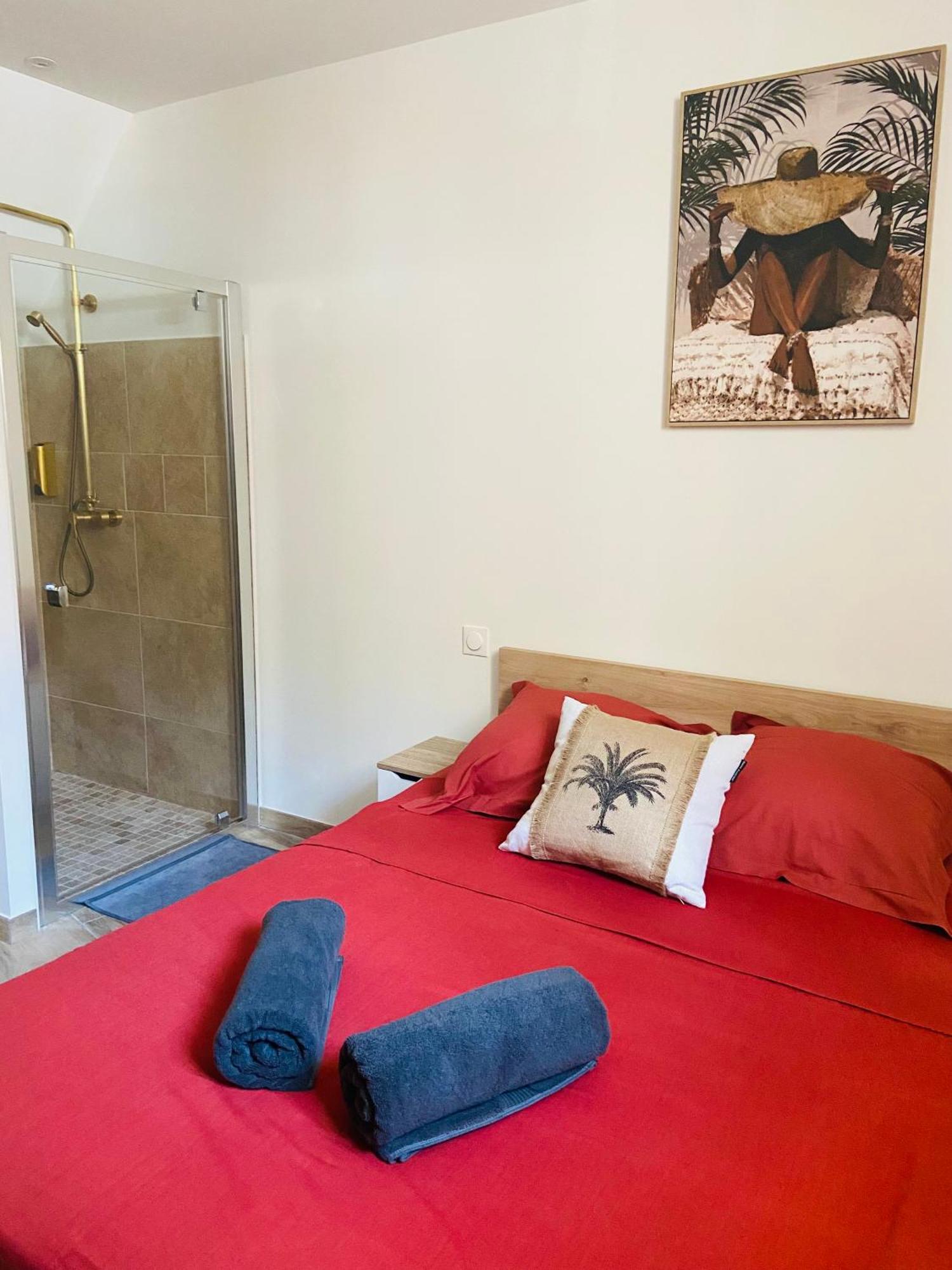 Les Appartements Du Vieux Poussan Extérieur photo