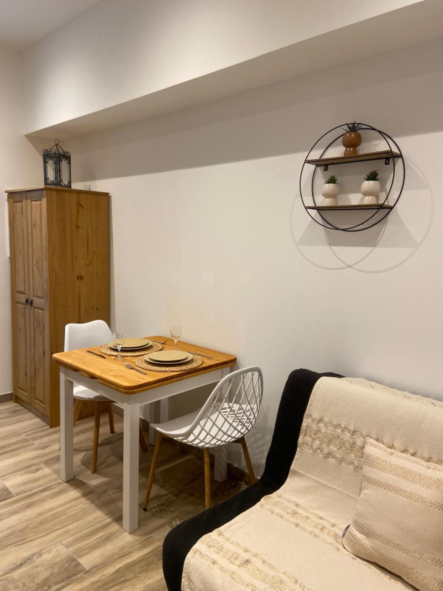 Les Appartements Du Vieux Poussan Extérieur photo