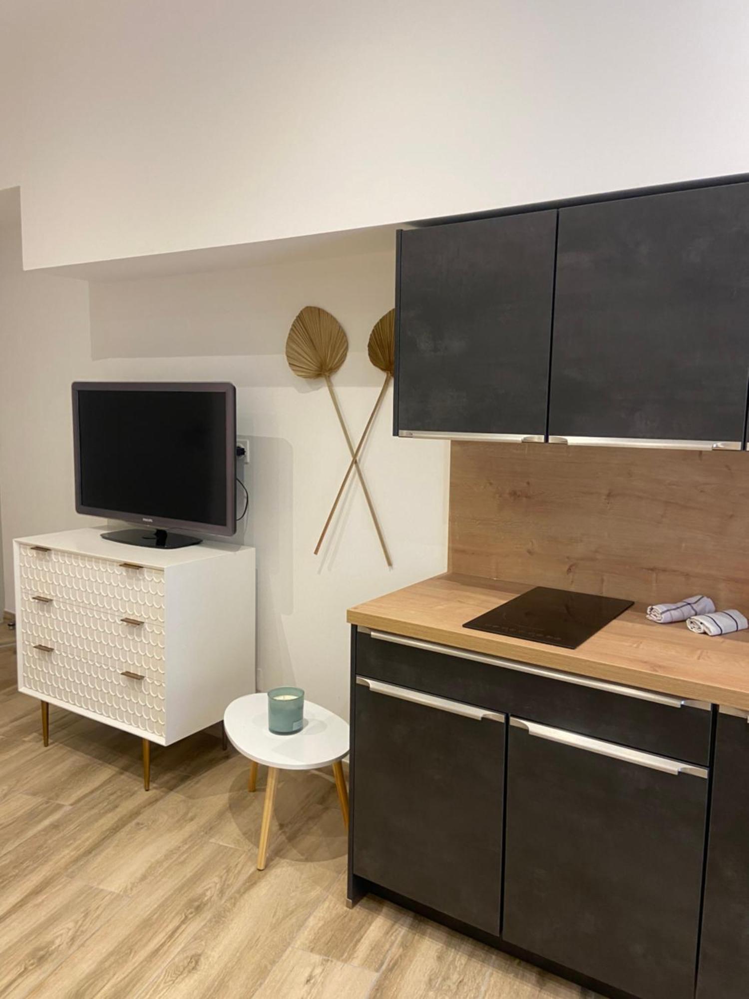 Les Appartements Du Vieux Poussan Extérieur photo