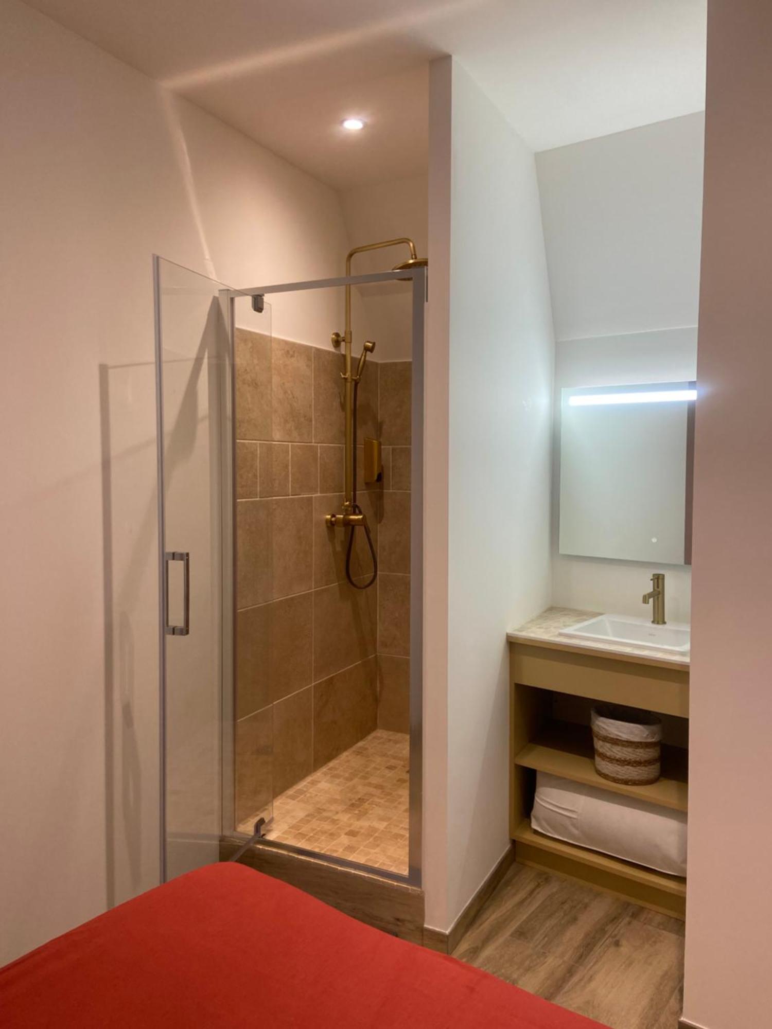Les Appartements Du Vieux Poussan Extérieur photo