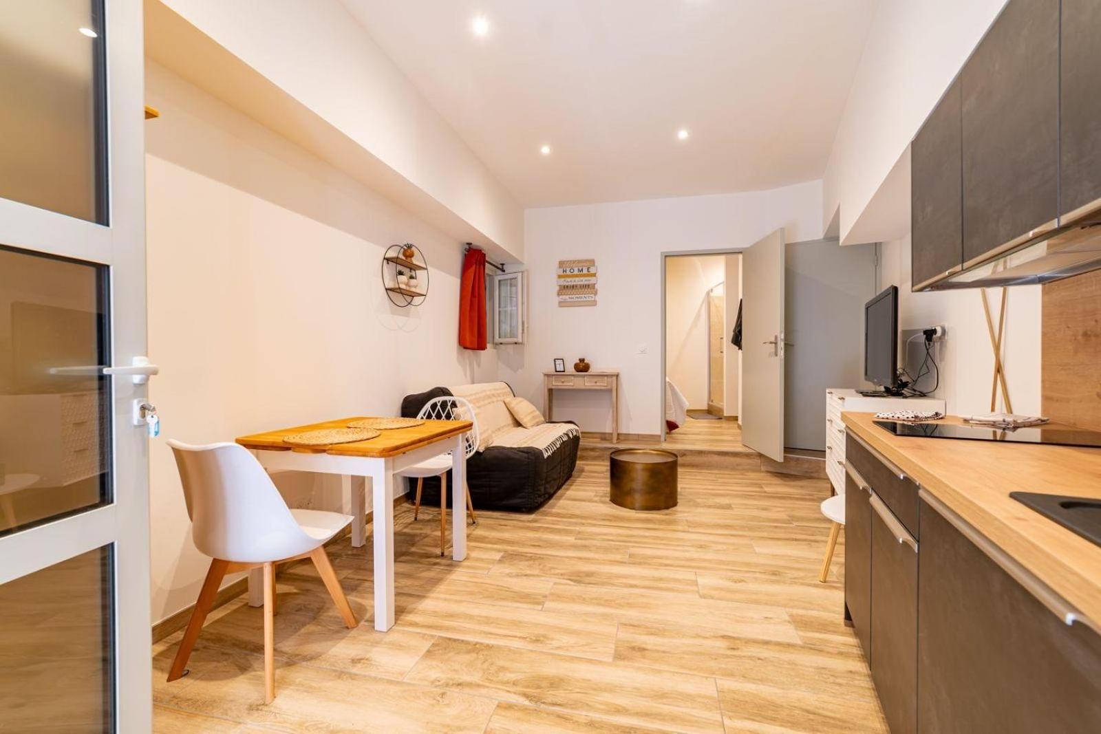 Les Appartements Du Vieux Poussan Extérieur photo