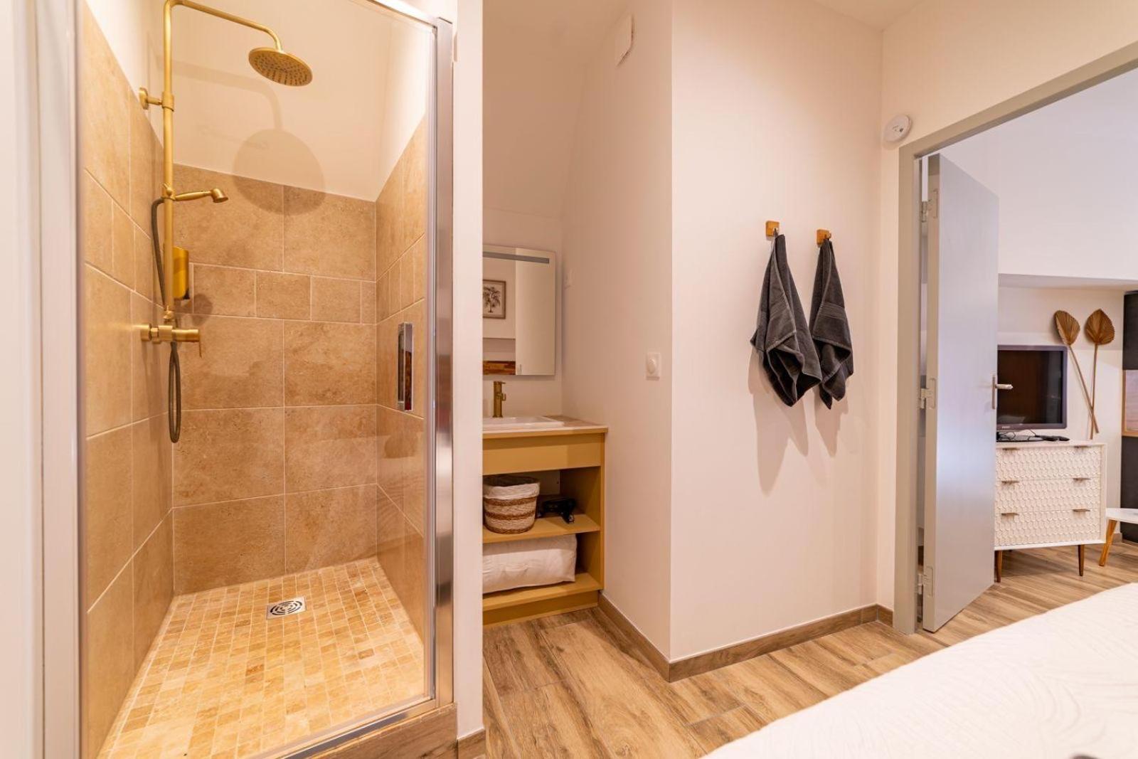 Les Appartements Du Vieux Poussan Extérieur photo
